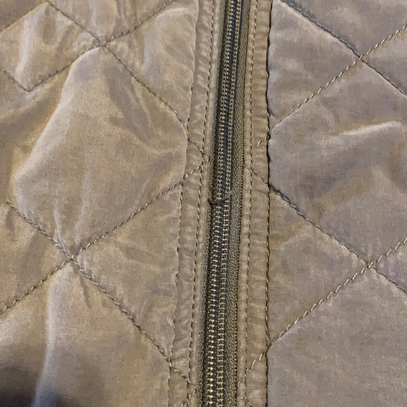 Flannel and quilted vest size large - Picture 7 of 7